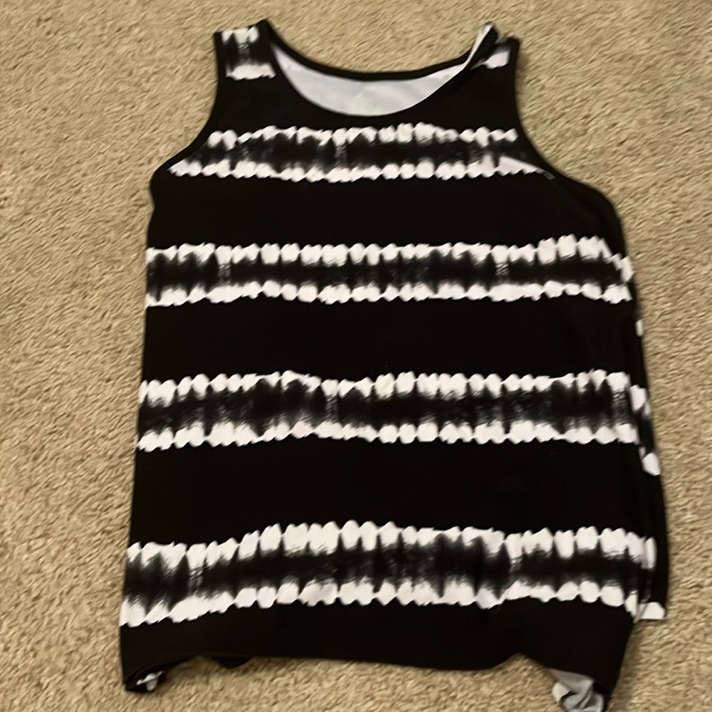 Black white tank top